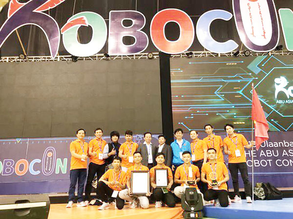 Trường đại học Lạc Hồng (TP.Biên Hòa) mang hình ảnh Việt Nam đến với bạn bè quốc tế qua cuộc thi Robocon châu Á - Thái Bình Dương. Ảnh: Trường đại học Lạc Hồng cung cấp