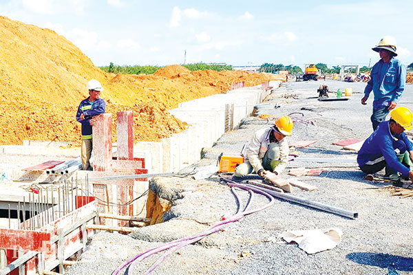 Khu tái định cư Lộc An - Bình Sơn hiện đang được thi công xây dựng có khả năng đáp ứng nhu cầu đất tái định cư cho người dân vùng dự án Sân bay Long Thành. Ảnh:V. Nam
