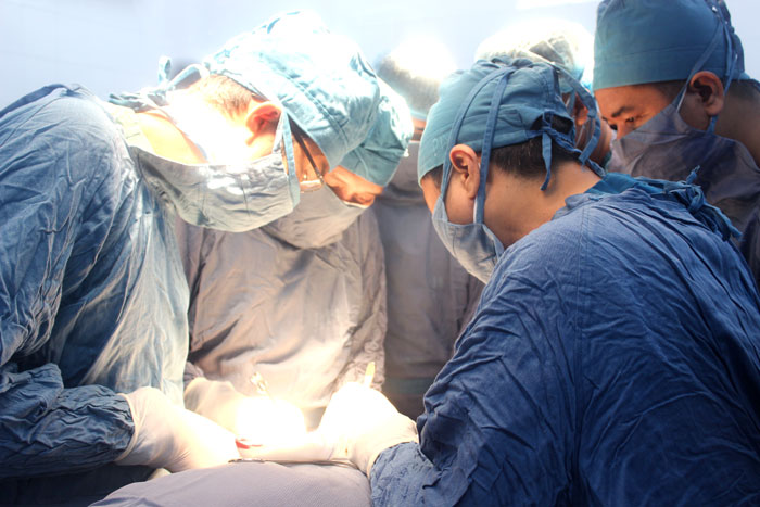 Một ca phẫu thuật kéo dài gân cơ khoeo và gân gót cho bệnh nhân bị bại não tại Bệnh viện Nhi đồng Đồng Nai