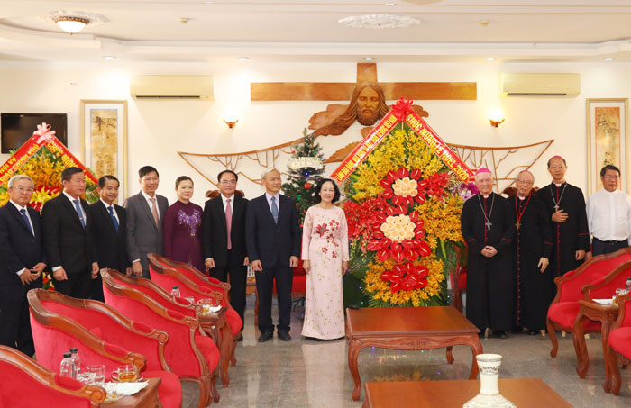  Trưởng Ban Dân vận Trung ương Trương Thị Mai, lãnh đạo tỉnh chúc mừng Giáng sinh tại Tòa Giám mục Xuân Lộc