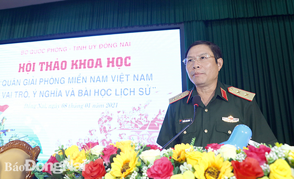Trung tướng Nguyễn Tân Cương, Thứ trưởng Bộ Quốc phòng phát biểu tại hội thảo. Ảnh: Huy Anh