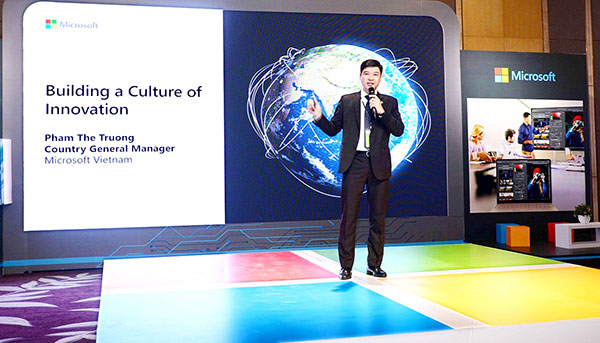 Ông Phạm Thế Trường, Tổng giám đốc Microsoft Việt Nam trình bày tại hội thảo. Ảnh: Microsoft