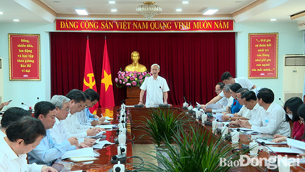 Đồng chí Nguyễn Phú Cường, Bí thư Tỉnh ủy chủ trì cuộc họp. Ảnh: Ngọc Thành
