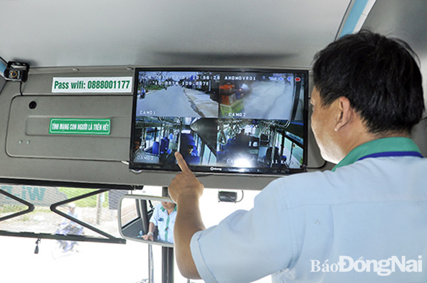 Xe buýt tuyến số 1 (từ Bến xe ngã tư Vũng Tàu đi Trường đại học Công nghệ Đồng Nai, TP.Biên Hòa) đã lắp đặt hệ thống camera giám sát hiện đại. Ảnh: T.Hải