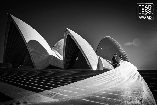 Bức ảnh đen trắng chụp tại Nhà hát Opera Sydney đoạt giải Fearless Awards 2020 của Anthony Phung