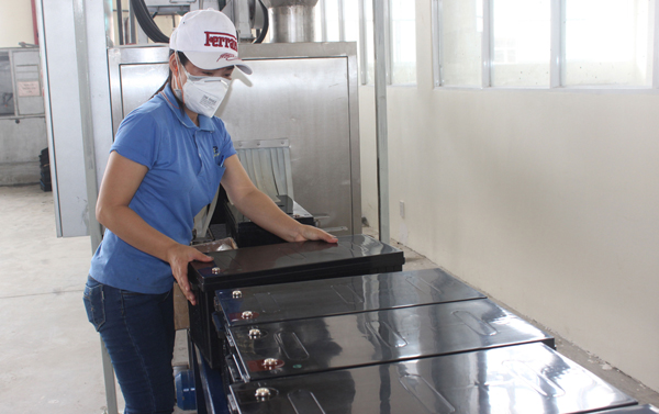 Sản xuất bình ắc quy, các loại pin xuất khẩu và tiêu thụ trong nước tại một công ty ở Khu công nghiệp Nhơn Trạch 2