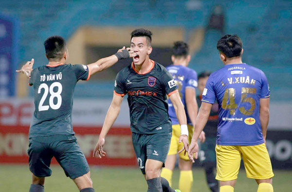 Đánh bại CLB Hà Nội 2-1 ngay tại sân Hàng Đẫy, HLV Phan Thanh Hùng đã thổi làn gió mới vào B.Bình Dương