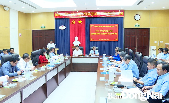 Giám đốc Sở Nội vụ Nguyễn Thanh Tú đã công bố các quyết định của Chủ tịch UBND tỉnh về công tác cán bộ