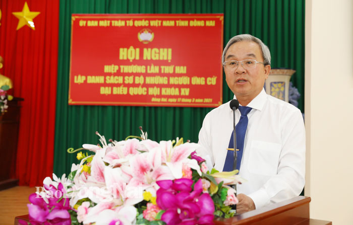 Chủ tịch Ủy ban MTTQ Việt Nam tỉnh, Phó chủ tịch Ủy ban Bầu cử tỉnh Cao Văn Quang phát biểu khai mạc hội nghị. Ảnh: Huy Anh