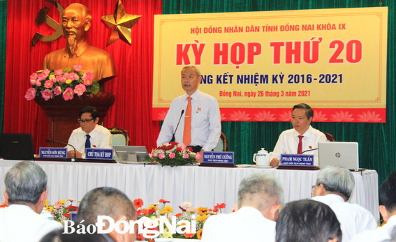 Đồng chí Nguyễn Phú Cường, Ủy viên Trung ương Đảng, Bí thư Tỉnh ủy, Chủ tịch HĐND tỉnh điều hành kỳ họp