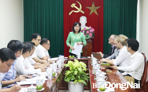 Phó chủ tịch UBND tỉnh Nguyễn Thị Hoàng phát biểu tại buổi làm việc với Tập đoàn Shire Oak International