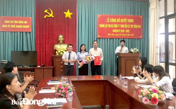 Lễ công bố quyết định thành lập Chi bộ Công ty TNHH Bến xe TMT Đồng Nai thược Đảng bộ Khối doanh nghiệp tỉnh. Ảnh: Phương Hằng