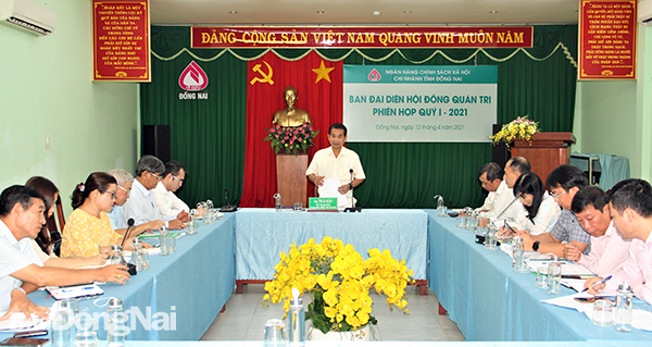 Phó chủ tịch UBND tỉnh, Trưởng ban đại diện Hội đồng quản trị Ngân hàng chính sách xã hội tỉnh Thái Bảo phát biểu tại cuộc họp