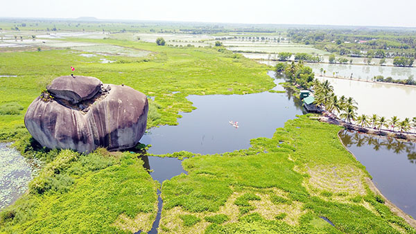 Toàn cảnh vùng lúa nước Phú Điền chụp từ trên. Ảnh: Linh Văn