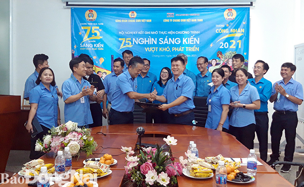 Toàn cảnh lễ ký kết chương trình 75 ngàn sáng kiến vượt khó, phát triển của Công đoàn và Ban lãnh đạo Công ty TNHH Changshin Việt Nam