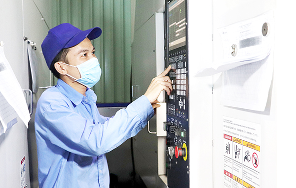 Một công ty sản xuất linh kiện máy móc trong Khu công nghiệp Nhơn Trạch 3 giai đoạn 2 ứng dụng công nghệ 4.0 vào sản xuất. Ảnh: K.Minh