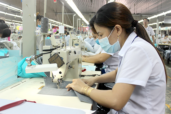 Sản xuất hàng may mặc xuất khẩu vào Hoa Kỳ, Hàn Quốc tại Công ty CP Tổng công ty May Đồng Nai