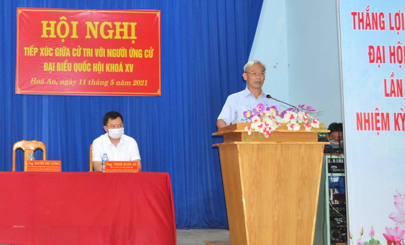 Bí thư Tỉnh ủy Nguyễn Phú Cường phát biểu tại hội nghị tiếp xúc cử tri tại UBND P.Hóa An