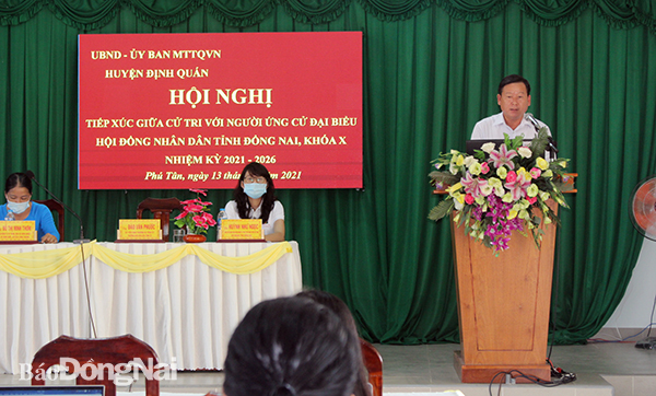 Ứng cử viên Đào Văn Phước, Ủy viên Ban TVTU, Trưởng ban Dân vận Tỉnh ủy báo cáo chương trình hành động