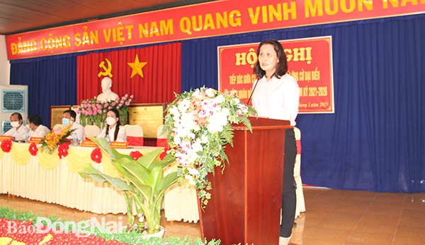 Ủy viên Ban TVTU, Trưởng Ban Tổ chức Tỉnh ủy Đặng Minh Nguyệt nêu chương trình hành động với cử tri xã Bảo Hòa, H.Xuân Lộc