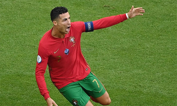 CR7 ghi bàn vào lưới đội tuyển Đức