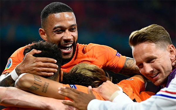 Hà Lan đã sớm giành quyền đi tiếp với 2 trận thắng thuyết phục
