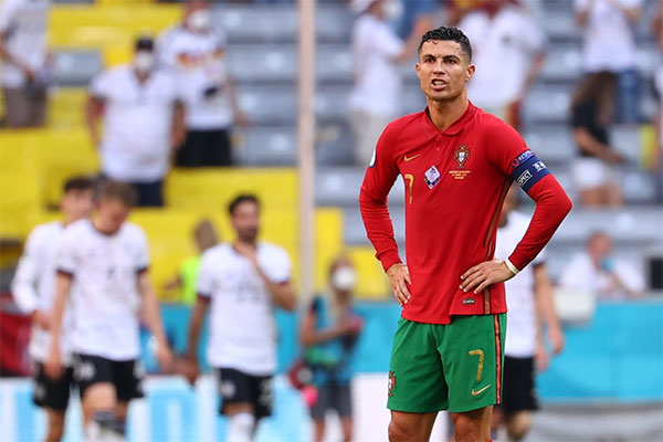 CR7 cùng đội tuyển Bồ Đào Nha đang đối mặt với rất nhiều khó khăn