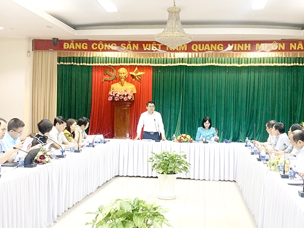 Ông Phùng Quốc Chí, Chánh văn phòng Ban Chỉ đạo đổi mới phát triển kinh tế tập thể, HTX, Cục trưởng Cục Phát triển HTX (Bộ KH-ĐT) phát biểu tại buổi làm việc với Đồng Nai