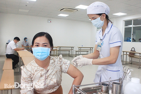 Tiêm vaccine phòng Covid-19 tại Đồng Nai.