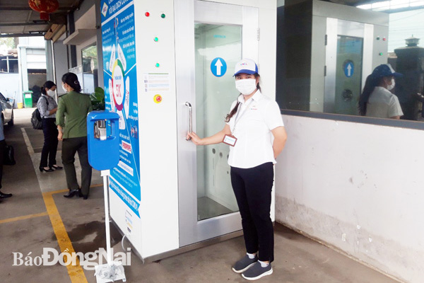 Lấy mẫu xét nghiệm cho công nhân lao động Công ty TNHH Changshin Việt Nam đang cư trú tại P.Trảng Dài, TP.Biên Hòa. Ảnh: H.DUNG
