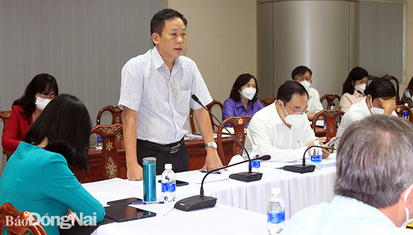 Giám đốc Trung tâm Kiểm soát bệnh tật tỉnh Bạch Thái Bình báo cáo tình hình dịch bệnh
