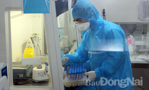 Xét nghiệm SARS-CoV-2 tại Bệnh viện Đa khoa Đồng Nai.