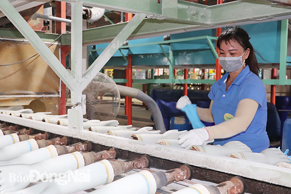 Công ty TNHH Nam Long (H.Trảng Bom) thực hiện phương án “3 tại chỗ” để duy trì sản xuất. 