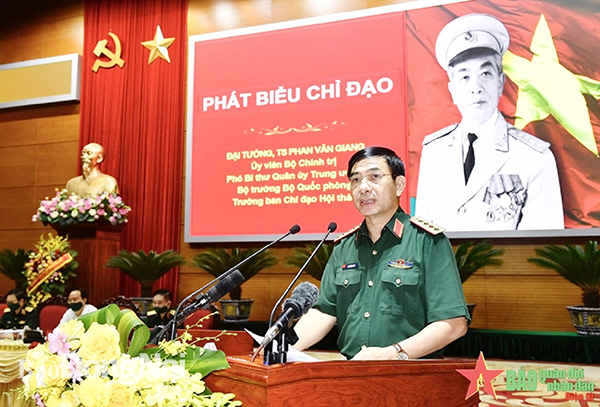Thượng tướng Nguyễn Trọng Nghĩa phát biểu khai mạc hội thảo từ điểm cầu Quảng Bình (Ảnh Văn Hiển- Viện Lịch sử QSVN)