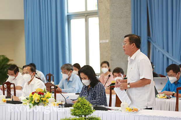 Trưởng ban Dân vận Tỉnh ủy Đào Văn Phước phát biểu tại cuộc họp. Ảnh: Huy Anh