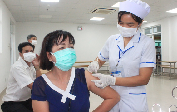 Tiêm vaccine phòng Covid-19 tại Bệnh viện Đa khoa Thống Nhất