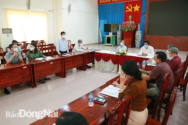 Bí thư Huyện ủy Nhơn Trạch Lê Thành Mỹ phát biểu cảm ơn và bày tỏ sẵn sàng phối hợp với các huyện đưa công nhân đi giãn cách an toàn