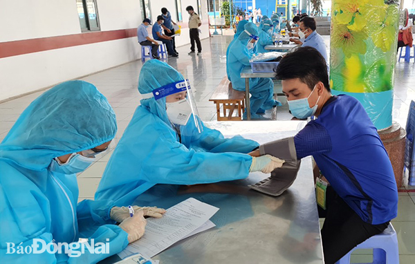 Công ty TNHH Hwaseung Vina tổ chức tiêm ngừa Covid-19 cho công nhân lao động