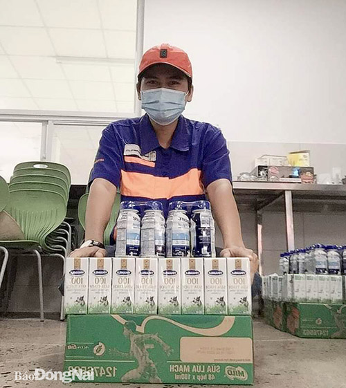 Liên đoàn Lao động H.Tân Phú hỗ trợ dinh dưỡng bữa ăn cho công nhân “3 tại chỗ”
