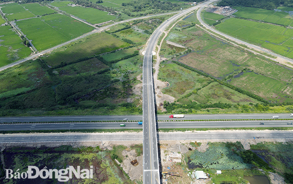 Nút giao giữa đường 319 nối dài với đường cao tốc TP.HCM- Long Thành- Dầu Giây