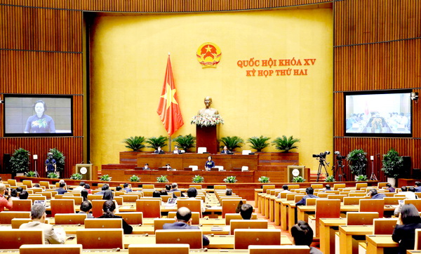 Bộ trưởng Nội vụ Phạm Thị Thanh Trà, Phó chủ tịch thường trực Hội đồng Thi đua - khen thưởng Trung ương phát biểu giải trình, làm rõ một số vấn đề đại biểu Quốc hội nêu