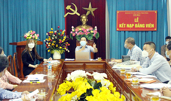 Phó giám đốc Sở Công thương Lê Văn Lộc phát biểu tại buổi làm việc