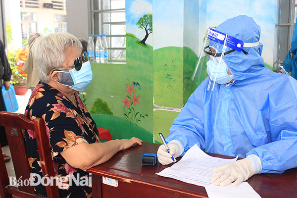 Tiêm vaccine phòng Covid-19 cho người dân trên địa bàn TP.Biên Hòa.