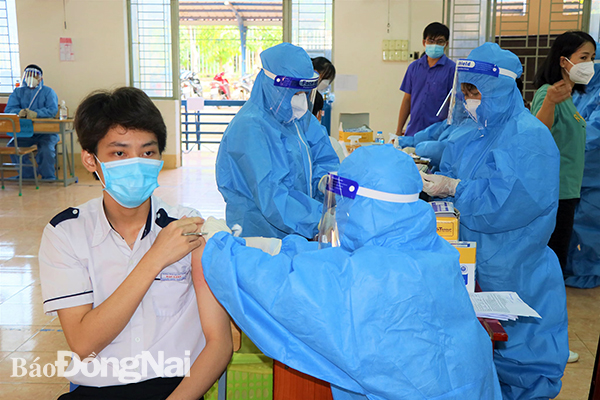 Tiêm vaccine phòng Covid-19 cho học sinh trên địa bàn H.Thống Nhất. (ảnh: T.T.T.N)