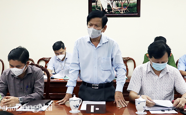 Phó giám đốc Sở TN-MT Nguyễn Ngọc Hưng nêu ý kiến tại cuộc họp