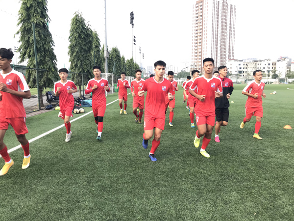 Các cầu thủ U.21 Đồng Nai tập luyện chuẩn bị cho trận đấu gặp U.21 Đông Á Thanh Hóa. Ảnh: C.T.V 