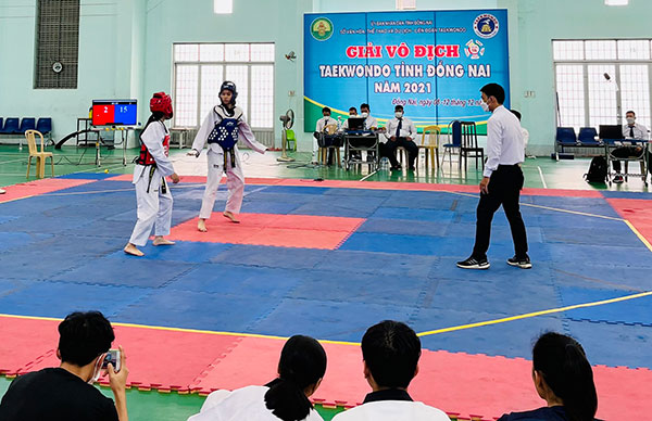 Một trận đấu tại Giải vô địch taekwondo tỉnh Đồng Nai năm 2021