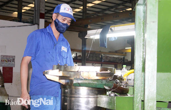 'Chạy đua' thực hiện đơn hàng cuối năm