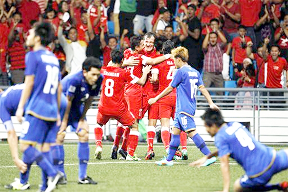 Singapore và Thái Lan đã gặp nhau ở 2 trận chung kết AFF Cup (2007, 2012) và chiến thắng đều thuộc về Singapore