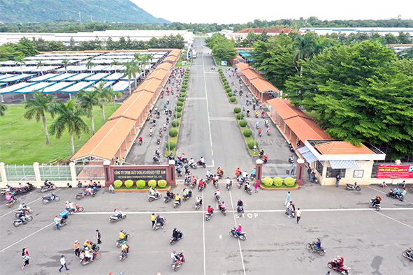 Huyện Xuân Lộc đã quy hoạch và đưa vào hoạt động khu công nghiệp tập trung với quy mô 109ha, thu hút trên 25 ngàn lao động. Trong ảnh: Một góc Khu công nghiệp Xuân Lộc 